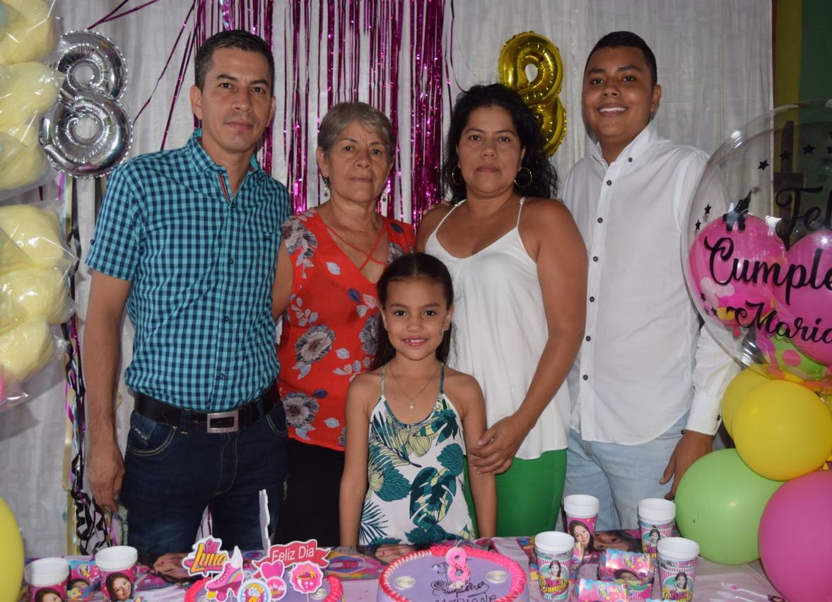 José Luis Ayala, Rosario Ramírez, La cumpleañera Mariana Cruz Ayala, Jacqueline Ayala y Crístofer Cruz Ayala.